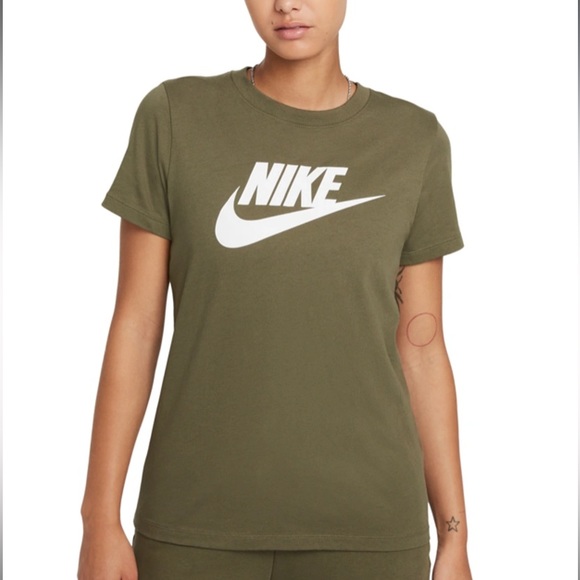 Nike Tops - Nike Top ✨NWOT✨
